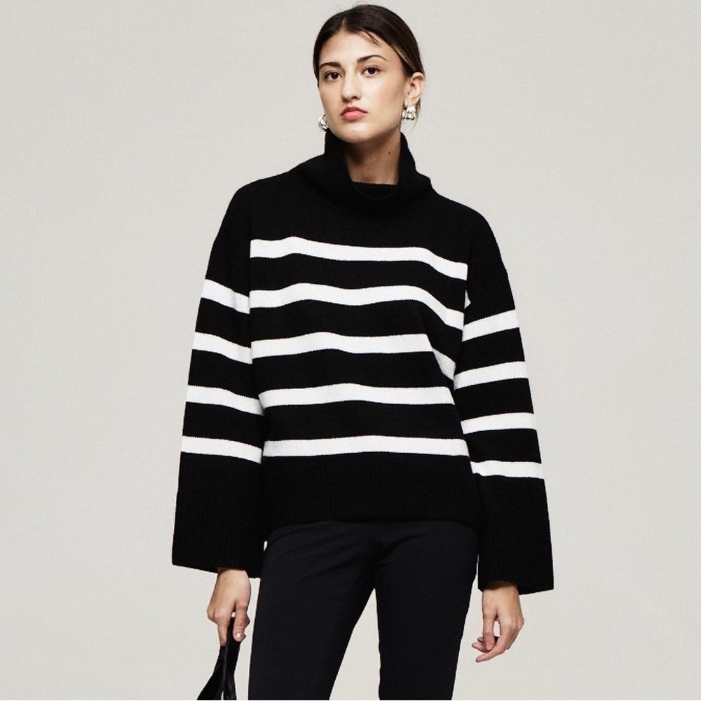 EUC - The Reset The Magic Mock Neck - Size XS